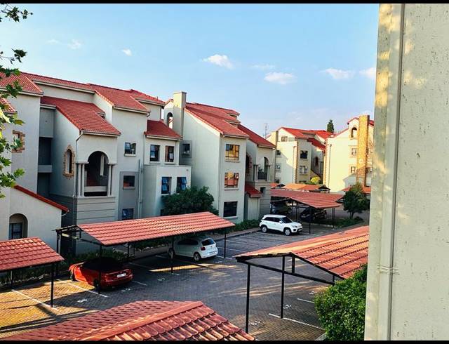 2 BEDROOM PROPERTY TO RENT IN PINESLOPES